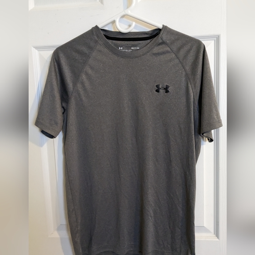 Underarmor gray athletic t-shirt mens S